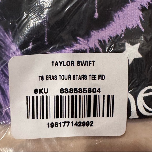NWT Taylor Swift | The Eras Tour Live Photo Stars T-Shirt - Picture 3 of 4